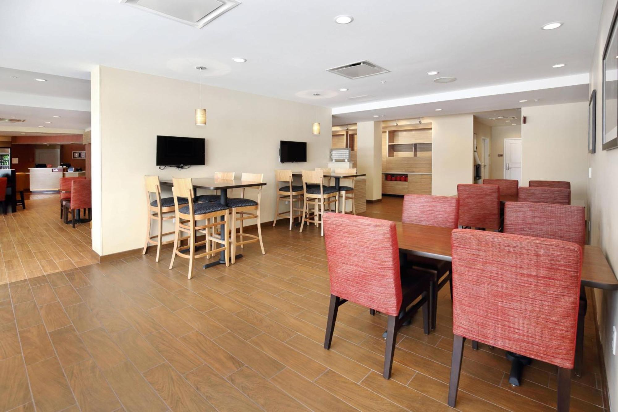 默瑟县格罗夫城/奥特莱斯万豪广场套房酒店 外观 照片